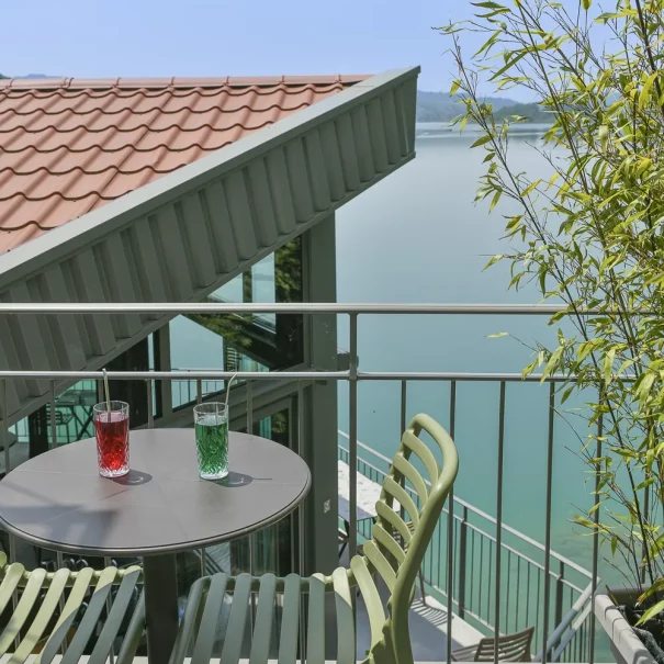 chambre 15 balcon vue lac aiguebelette location savoie