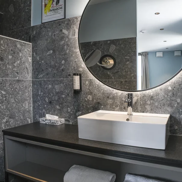 chambre 21 salle de bain moderne hebergement savoie