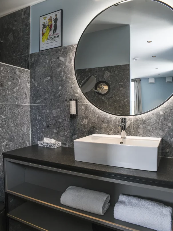 chambre 21 salle de bain moderne hebergement savoie