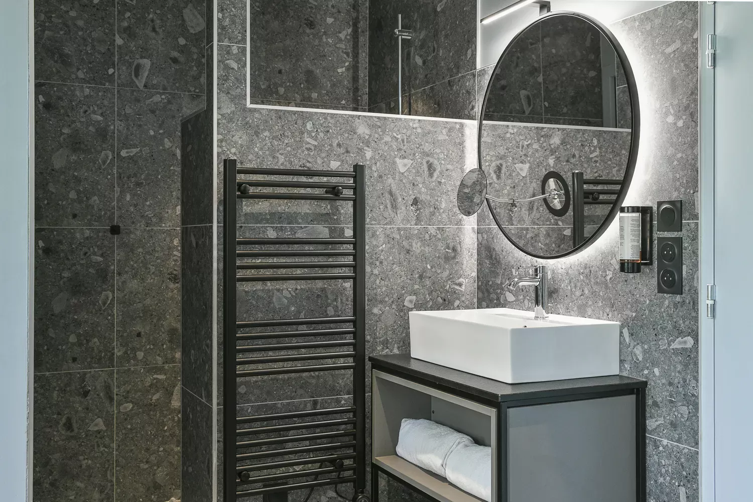 chambre 14 salle de bain location aiguebelette