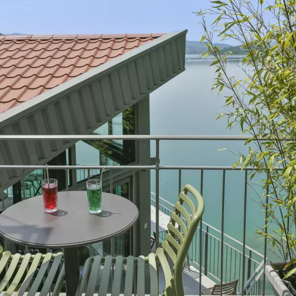 Room 15 with balcony overlooking Lake Aiguebelette, Savoie rental