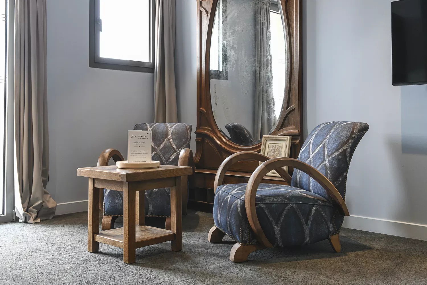 chambre 15 salon confortable location aiguebelette