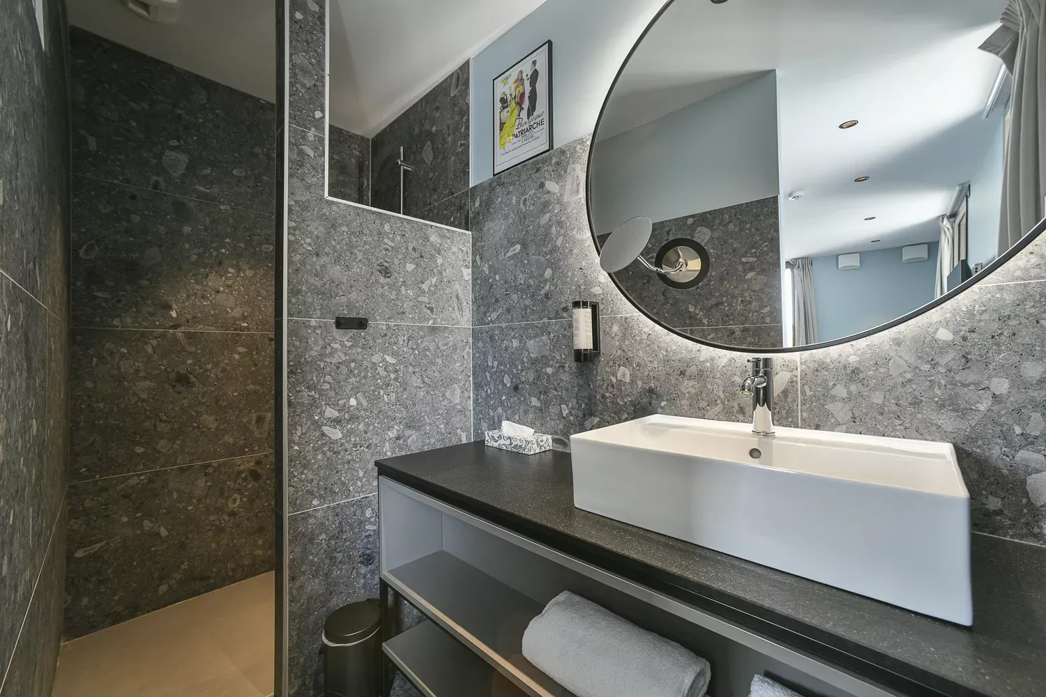 room 21 bathroom rental Aiguebelette