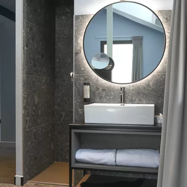 chambre 22 salle de bain moderne hebergement savoie