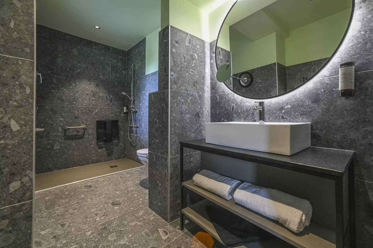 chambre 23 salle de bain adaptee location savoie