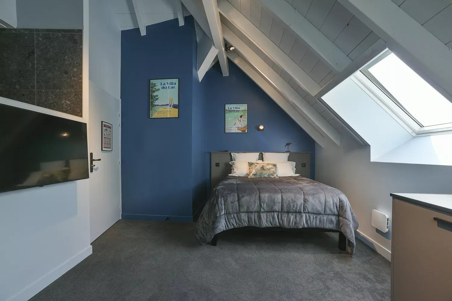 room 32 rental savoie lake aiguebelette