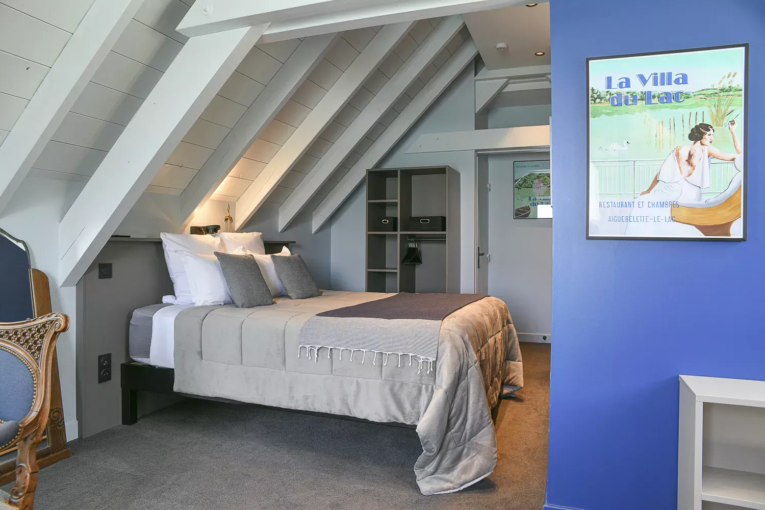 room 33 accommodation savoie aiguebelette room rental lake view