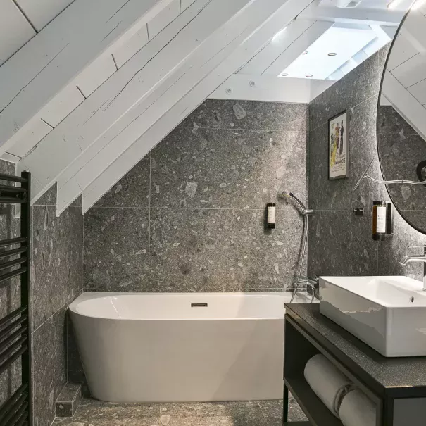Room 33, elegant bathroom, rental in Savoie, Aiguebelette