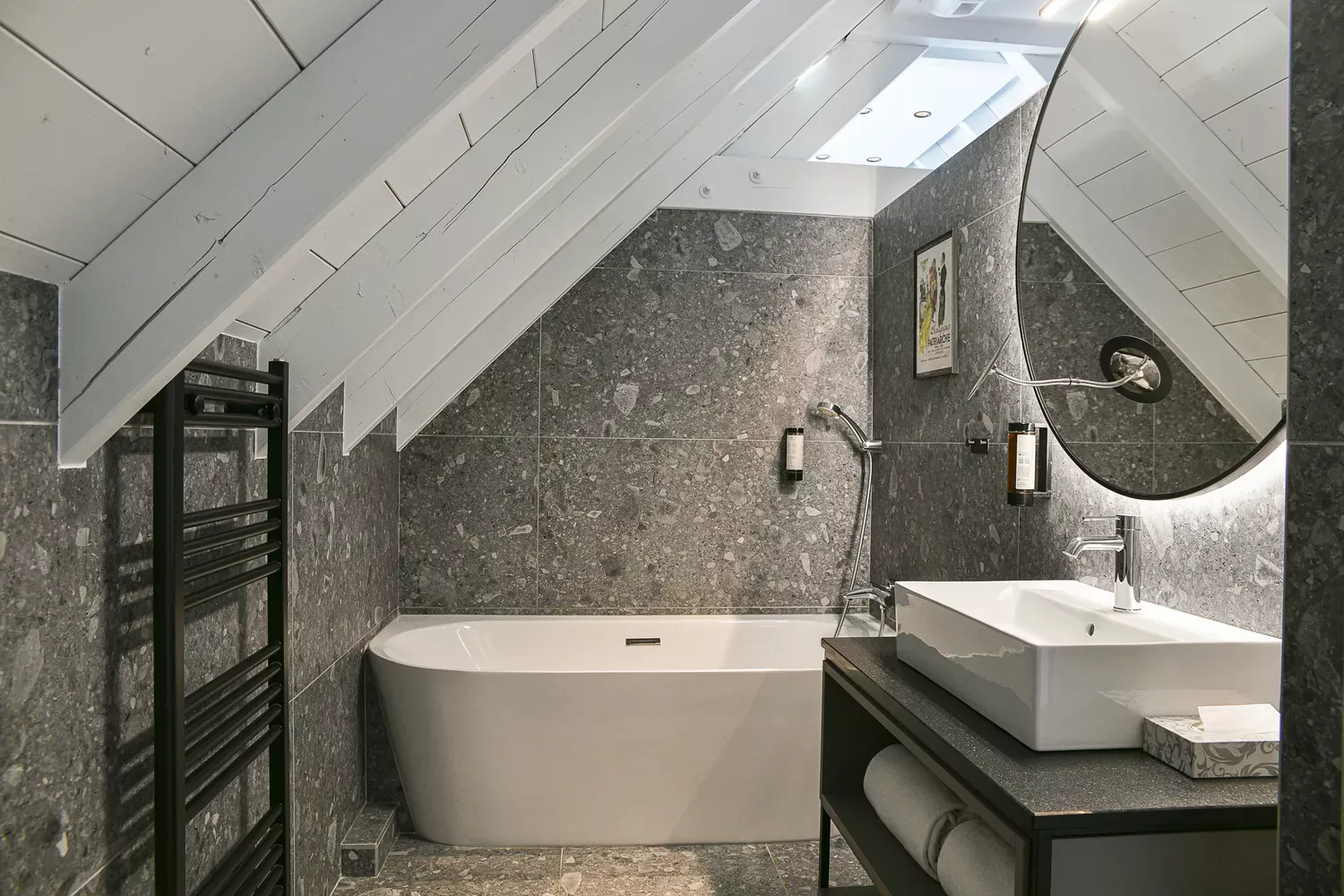 Room 33, elegant bathroom, rental in Savoie, Aiguebelette