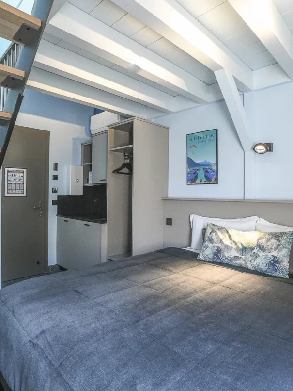 chambre 42 location savoie aiguebelette chambre confortable