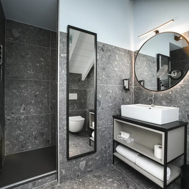 chambre 42 salle de bain elegante hebergement savoie aiguebelette