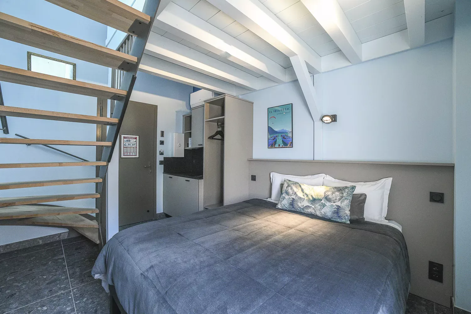 room 42 rental savoie aiguebelette comfortable room