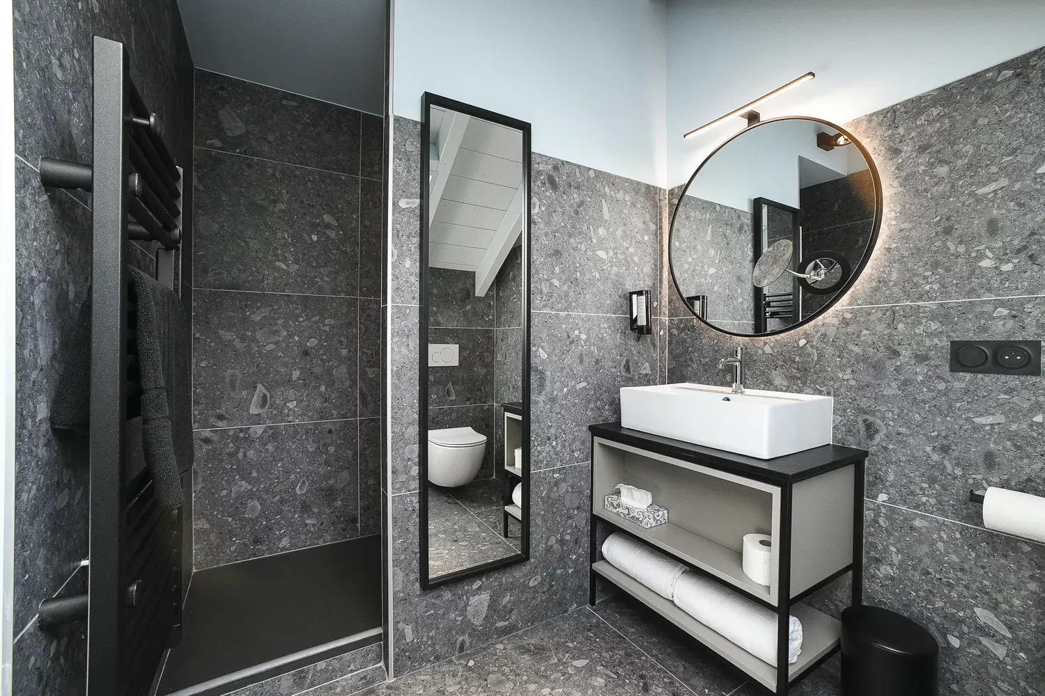 Room 42, elegant bathroom, accommodation in Savoie, Aiguebelette