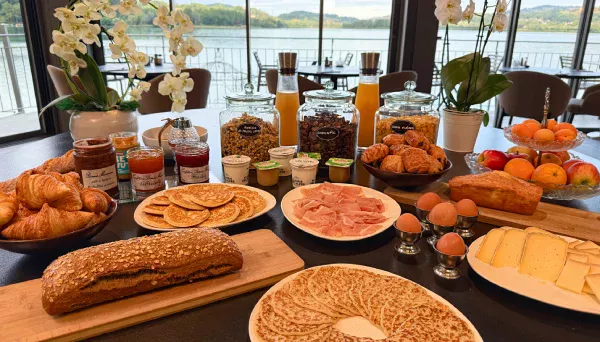 breakfast at the lake villa