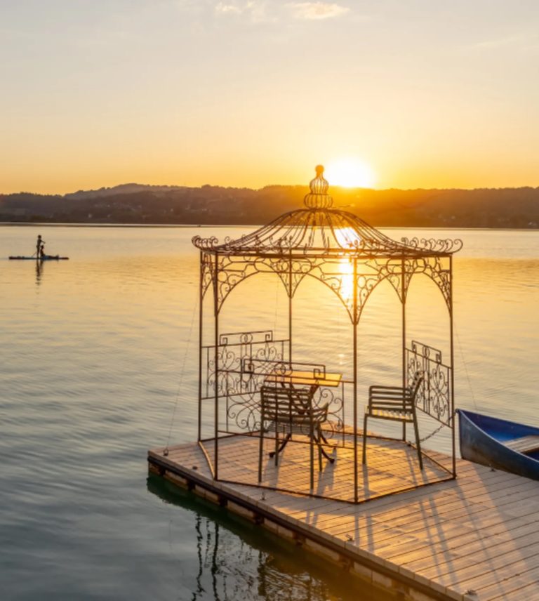 exceptional dinner Aiguebelette sunset
