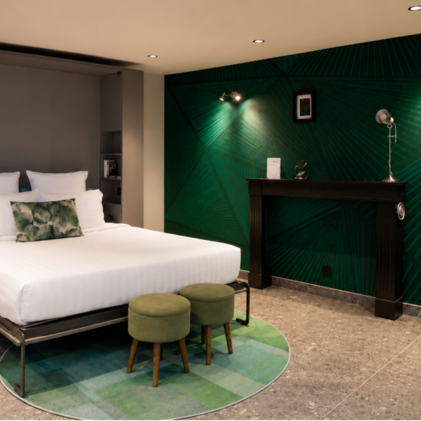 Chambre 47 – La Villa du Lac, lit Queen Size et literie haut de gamme dans un hôtel de charme au bord du lac d'Aiguebelette