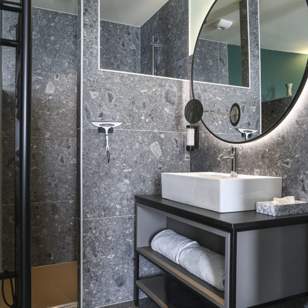 Chambre 24 - Salle de bain -savoie Aiguebelette