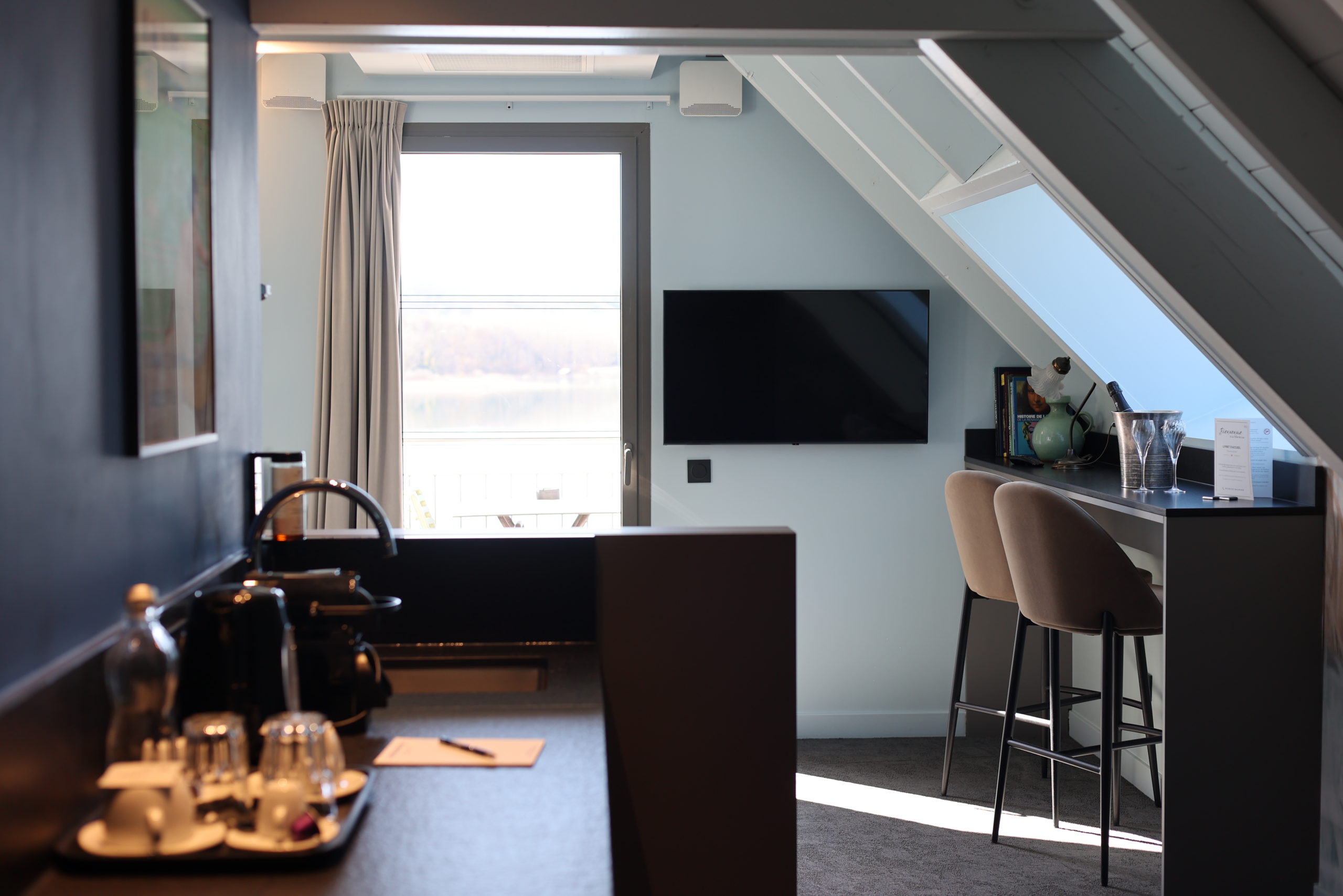 Chambre 33 nouvelle disposition - suite vue lac avec kitchenette- Savoie