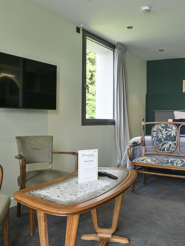 Chambre 24 -petit salon-savoie