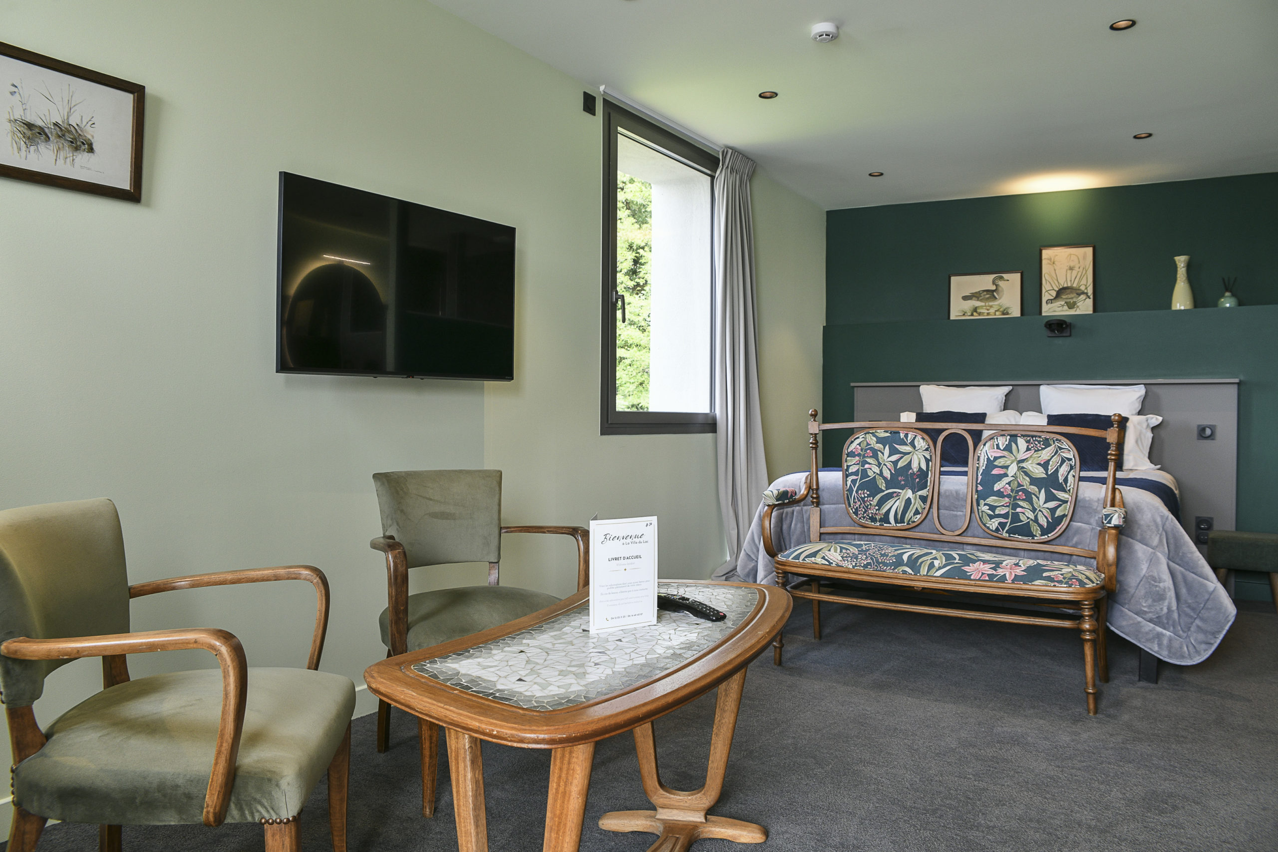 Chambre 24 -petit salon-savoie