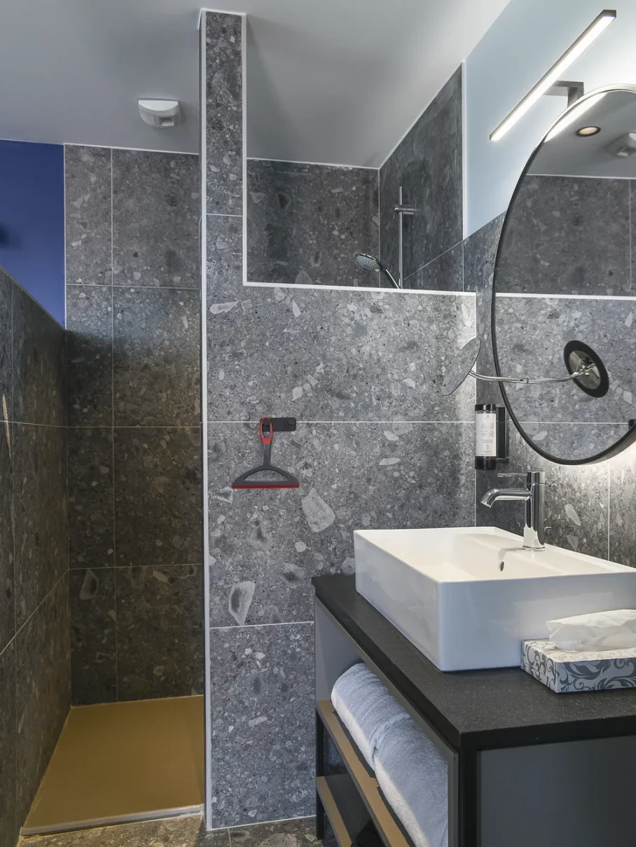 chambre 15 salle de bain hebergement savoie moderne location