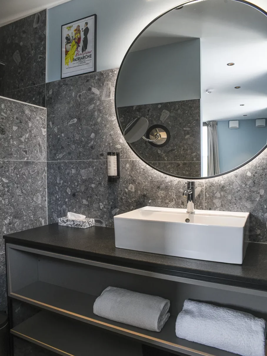 Room 21, modern bathroom, Savoie accommodation
