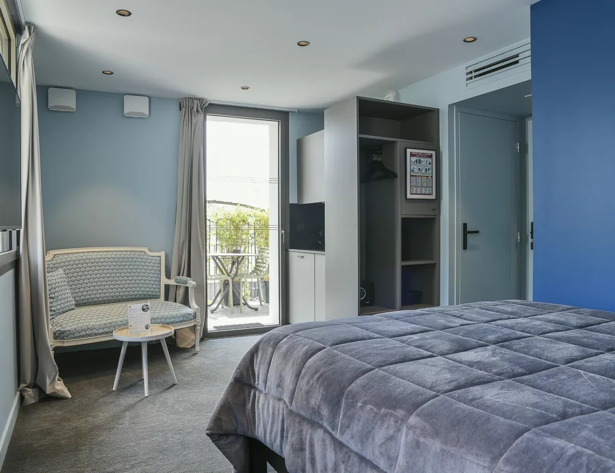 chambre 21 vue terrasse hebergement aiguebelette