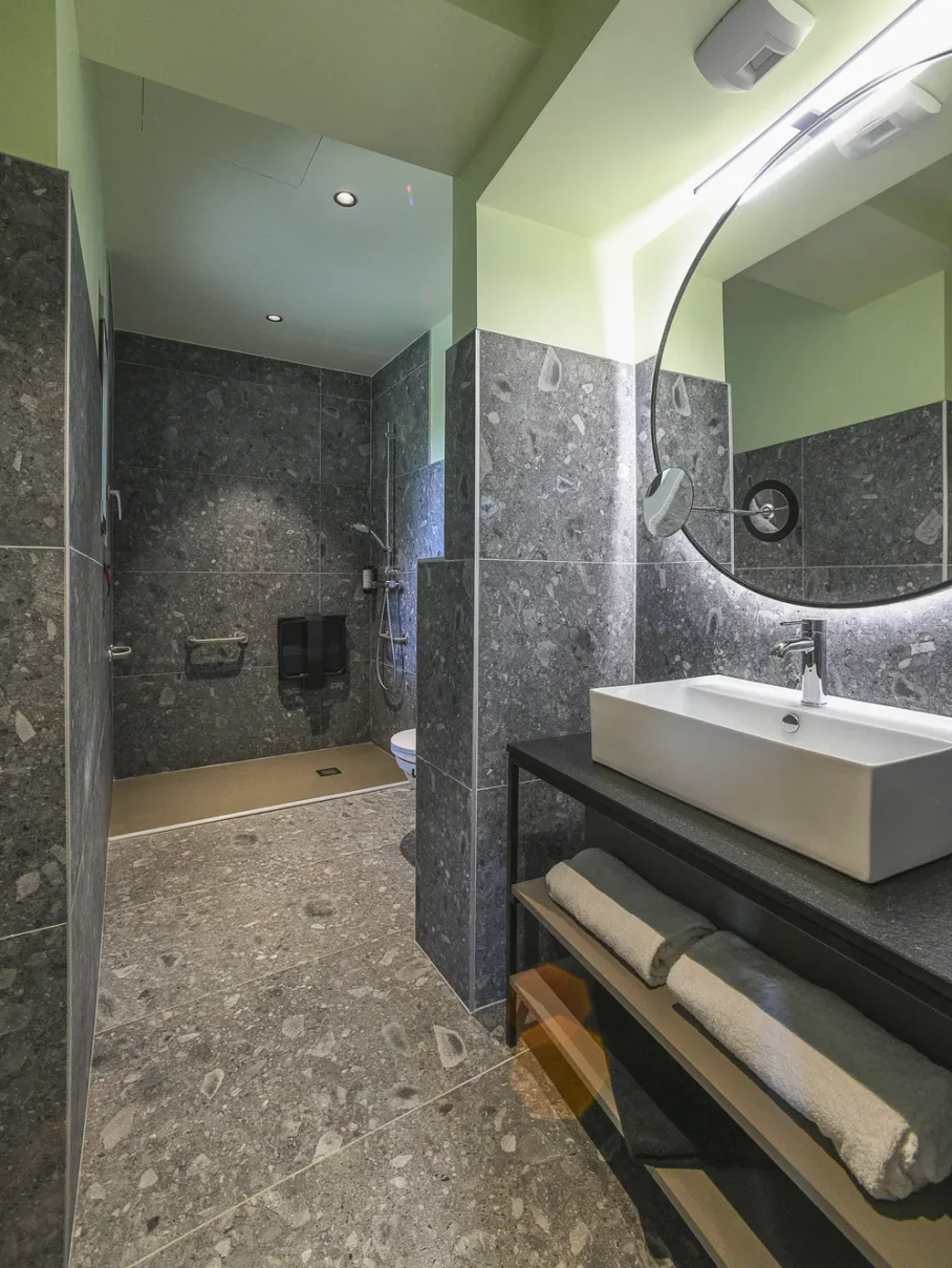 chambre 23 salle de bain spacieuse accessible savoie location