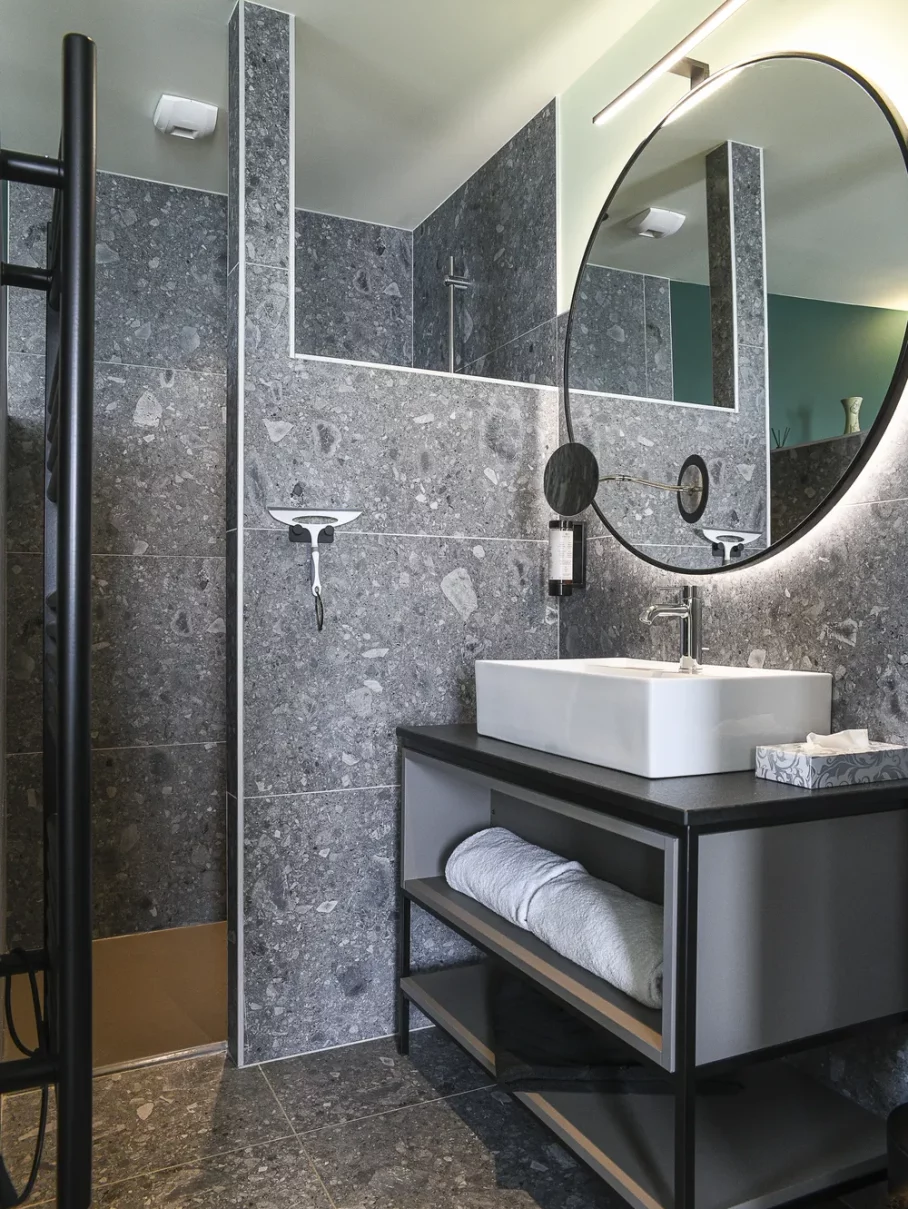 chambre 24 salle de bain moderne location savoie hebergement