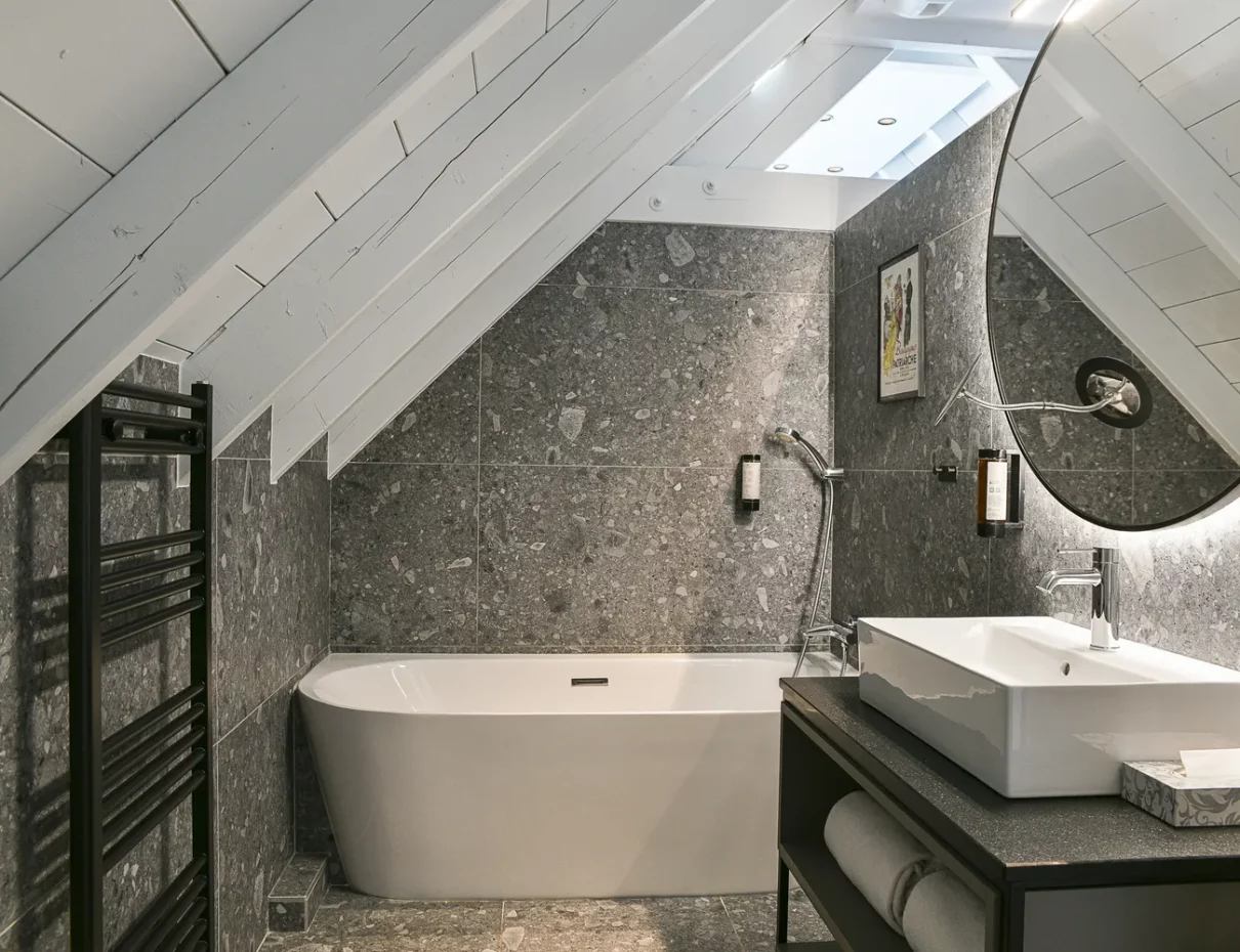 chambre 33 salle de bain elegante location savoie aiguebelette