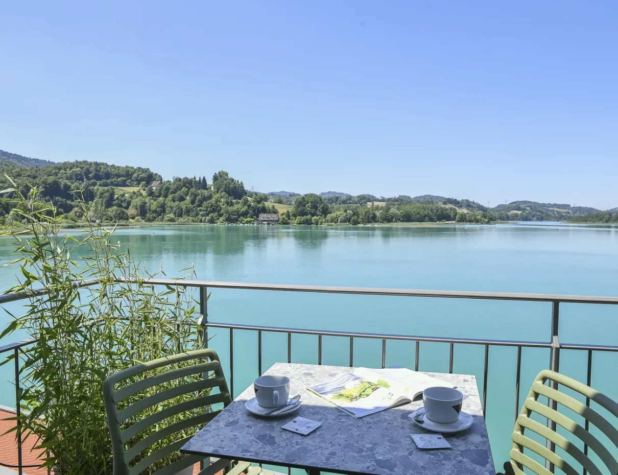 Room 33 with view of Lake Aiguebelette in Savoie
