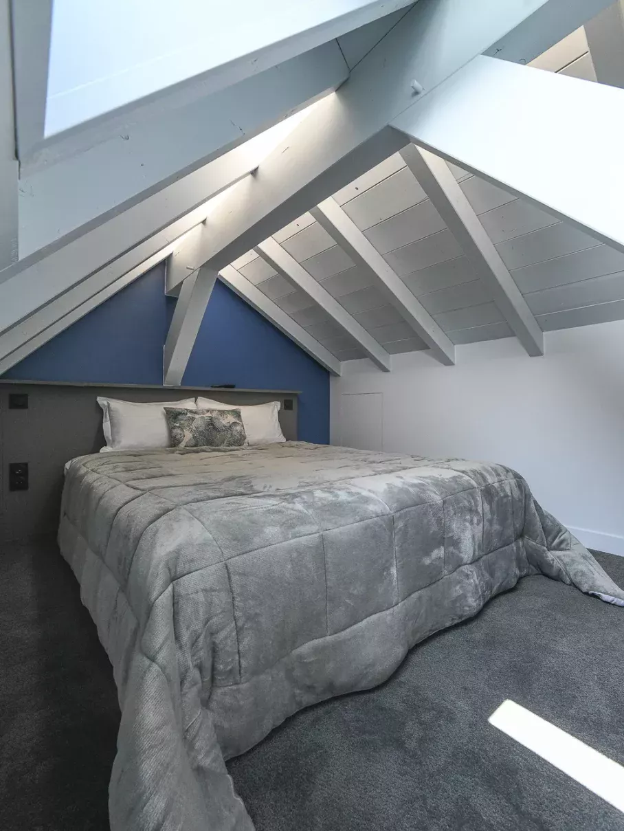 chambre 31 lit sous pente location aiguebelette savoie