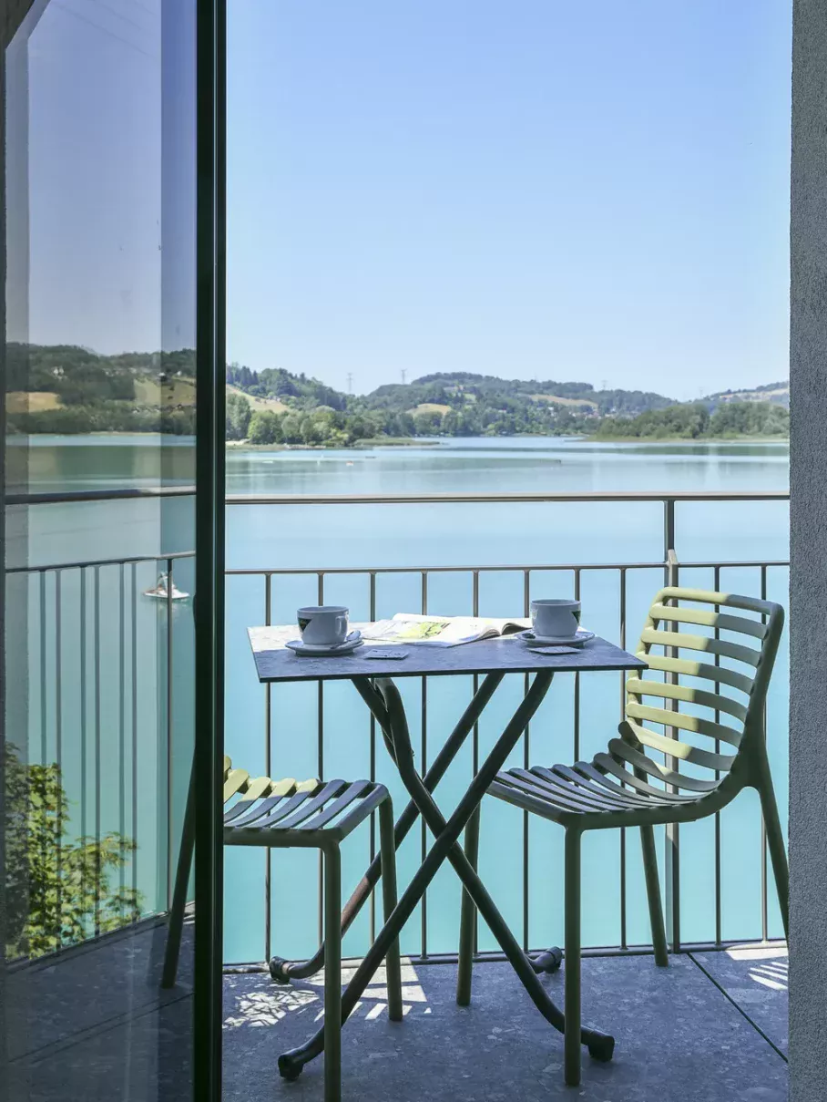 chambre 33 vue lac aiguebelette hebergement